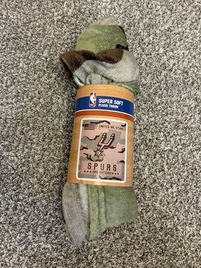 New With Tags San Antonio Spurs Super Soft Plush Throw 46 inches by 60 inches